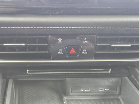 Used 2024 Volkswagen Atlas SE AWD/4WD image 15