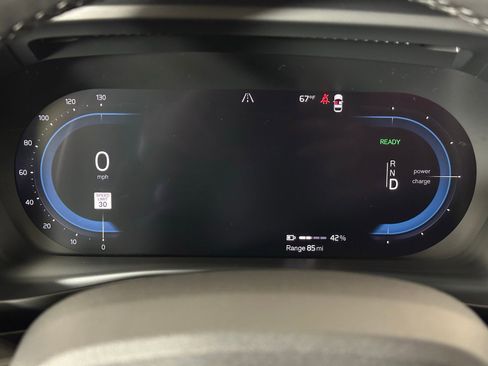 Used 2023 Volvo XC40 Recharge Plus image 11