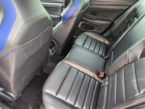 Used 2022 Volkswagen Golf R image 18