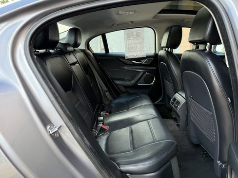 Used 2020 Jaguar XE S image 19
