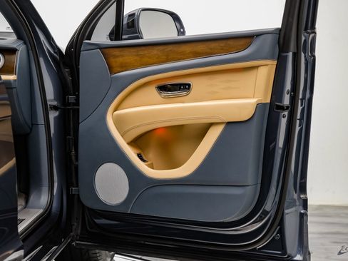 Used 2023 Bentley Bentayga Extended Wheelbase AWD/4WD image 91
