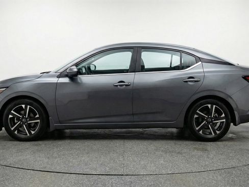 Used 2025 Nissan Sentra SV image 5
