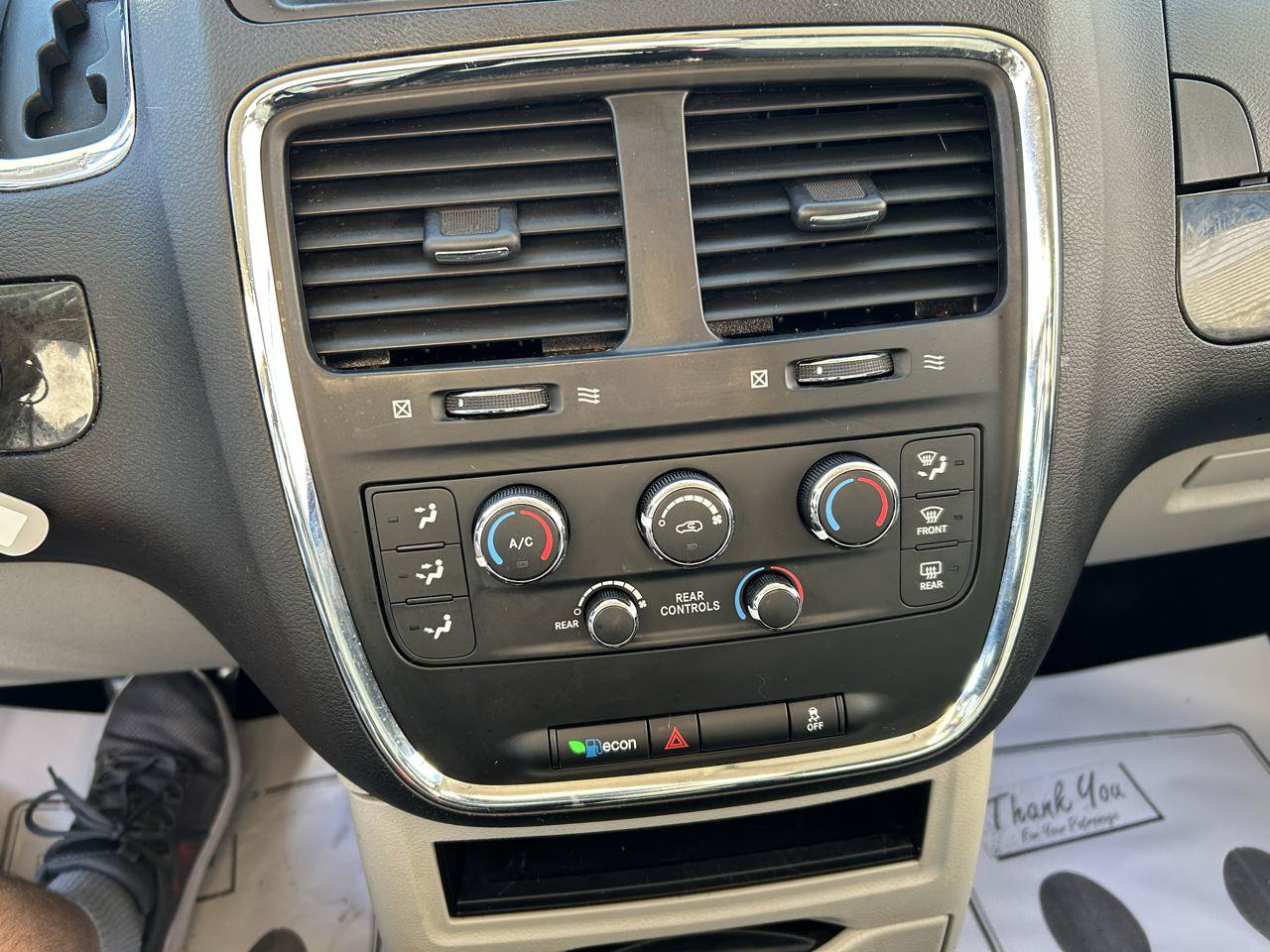 Used 2018 Dodge Grand Caravan SE FWD image 23