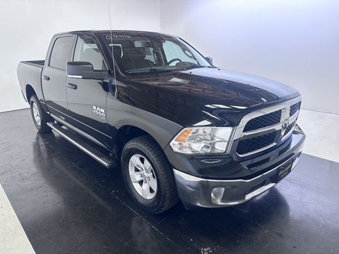 Used 2019 RAM 1500 Classic SLT w/ Luxury Group AWD/4WD image 2