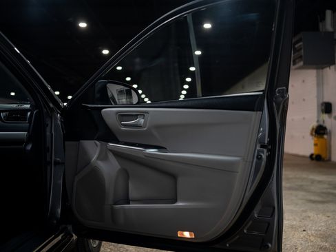 Used 2017 Toyota Camry SE image 27