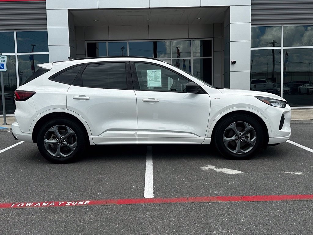 Used 2023 Ford Escape ST-Line w/ Tech Pack #1 FWD image 4