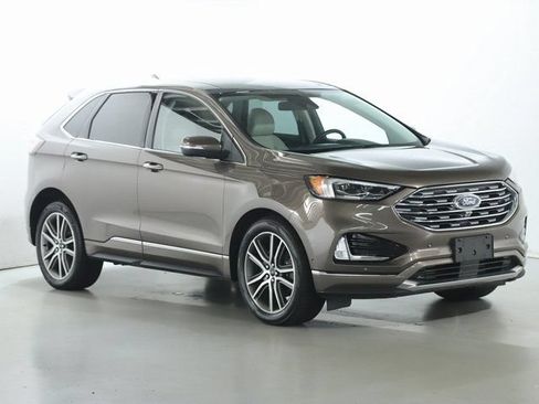 Used 2019 Ford Edge Titanium w/ Equipment Group 301A AWD/4WD image 9