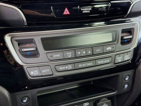 Used 2025 Honda Ridgeline Black Edition image 17