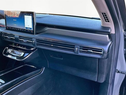 Used 2025 Lincoln Corsair Reserve image 17