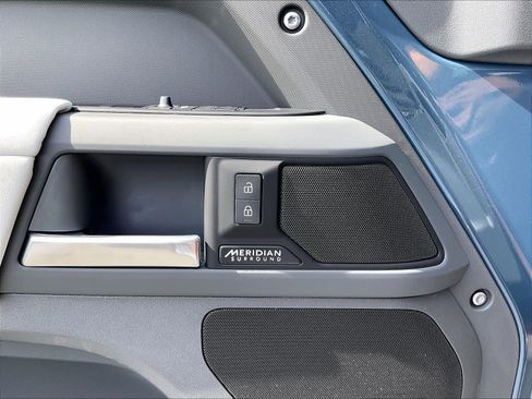 New 2026 Land Rover Defender 110 X-Dynamic SE image 21