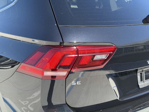 Used 2024 Volkswagen Tiguan SE image 9