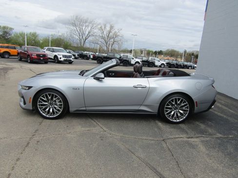 Used 2025 Ford Mustang GT Premium RWD image 12