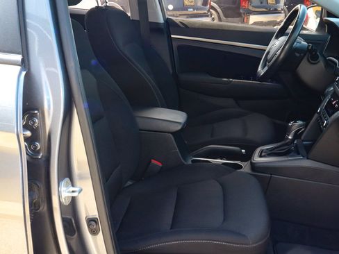 Used 2018 Hyundai Elantra Value Edition FWD image 24