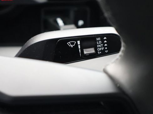 Used 2022 Porsche Taycan image 24