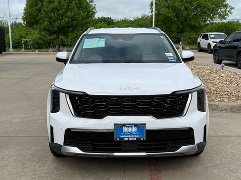 Used 2024 Kia Sorento S image 9