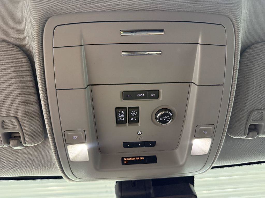 Used 2020 Chevrolet Suburban Premier AWD/4WD image 26