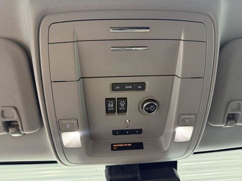 Used 2020 Chevrolet Suburban Premier AWD/4WD image 26