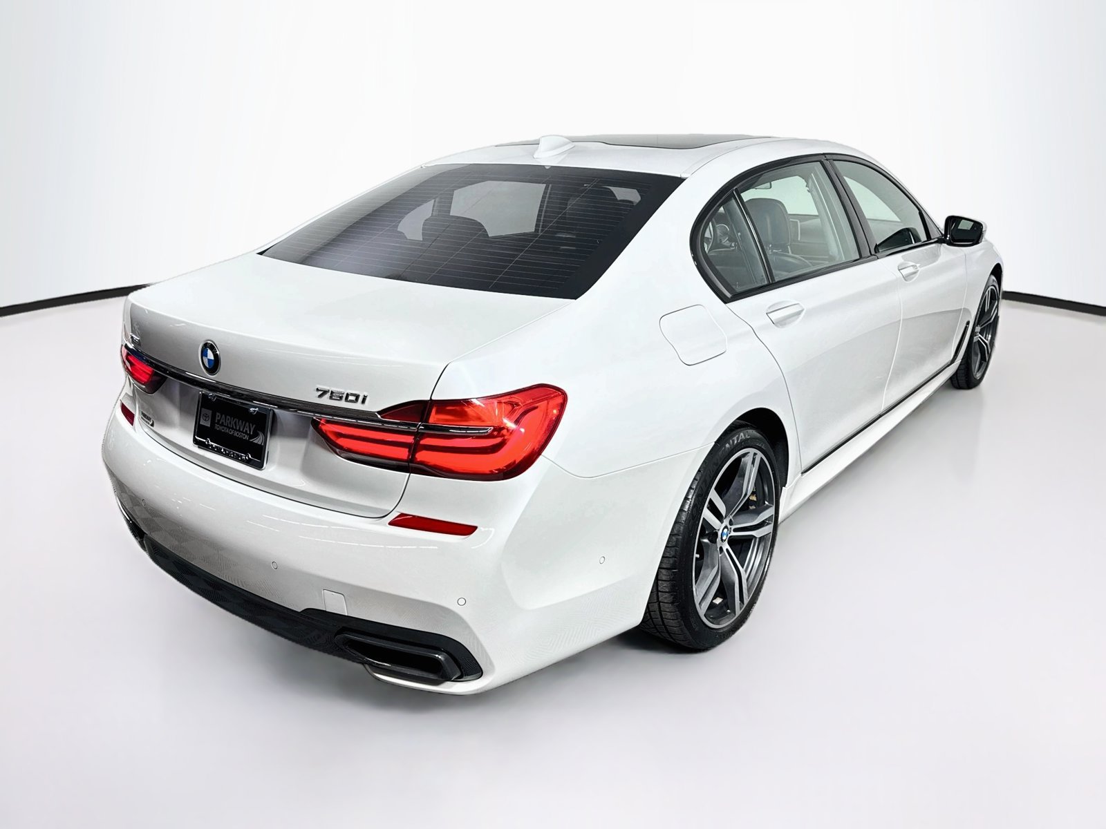 Used 2018 BMW 750i xDrive AWD/4WD image 7