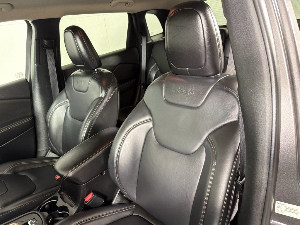 Used 2018 Jeep Cherokee Limited FWD image 13
