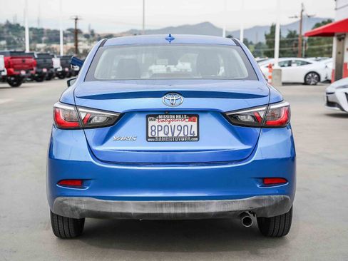 Used 2020 Toyota Yaris LE image 10