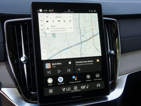 New 2025 Volvo XC90 T8 Plus w/ Protection Package Premier image 13