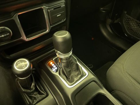 Certified 2022 Jeep Gladiator Sport w/ Trailer Tow Package image 16