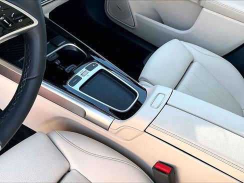 Used 2025 Mercedes-Benz GLB 250 image 17