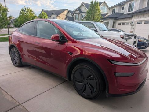 Used 2026 Tesla Model Y AWD image 2
