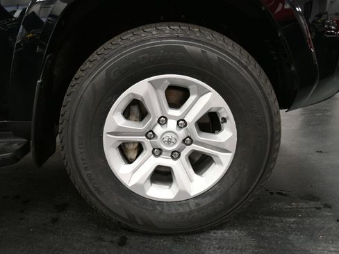 Certified 2024 Toyota 4Runner SR5 Premium image 9