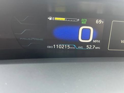 Used 2017 Toyota Prius Prime Advanced w/ Carpet Mat Package FWD image 15