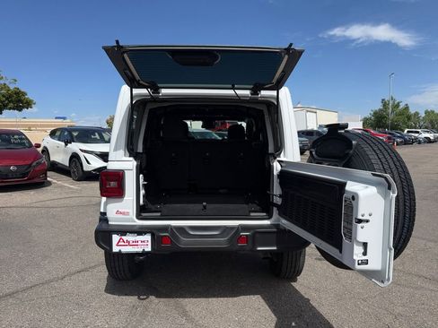 Used 2025 Jeep Wrangler Unlimited Sahara AWD/4WD image 19