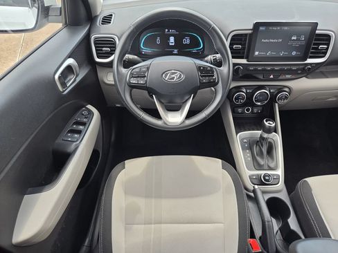 Used 2026 Hyundai Venue SEL FWD image 13