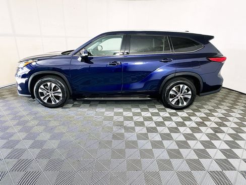Used 2022 Toyota Highlander XLE FWD image 6