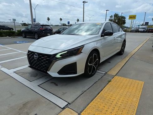 Used 2024 Nissan Altima 2.5 SR image 8