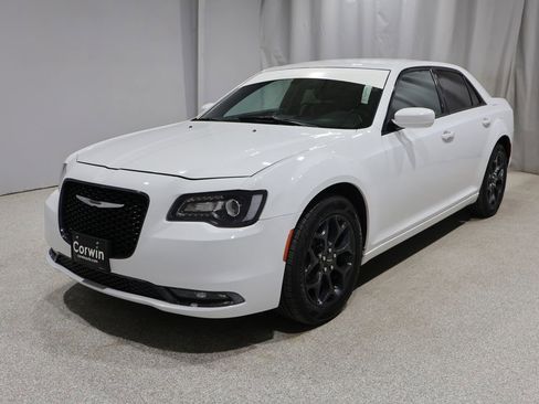 Used 2019 Chrysler 300 S AWD/4WD image 6