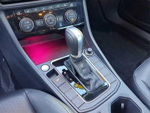 Certified 2019 Volkswagen Jetta SEL image 23