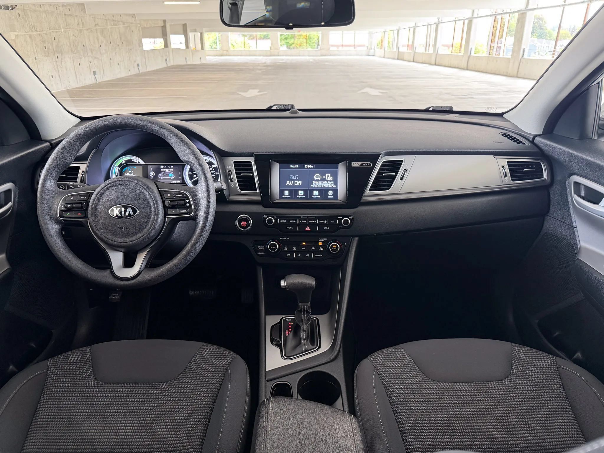 Used 2018 Kia Niro LX FWD image 25