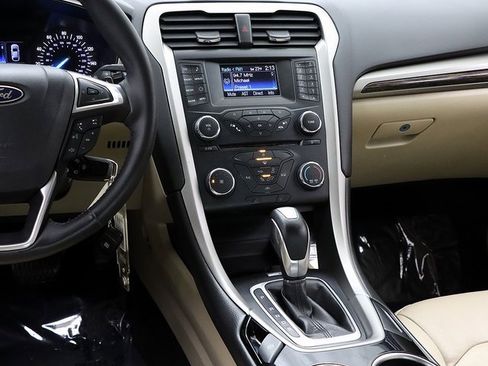 Used 2013 Ford Fusion SE image 15