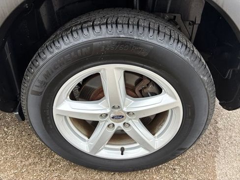 Used 2017 Ford Explorer XLT AWD/4WD image 13