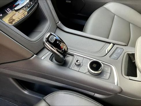 New 2025 Cadillac XT6 Luxury image 9