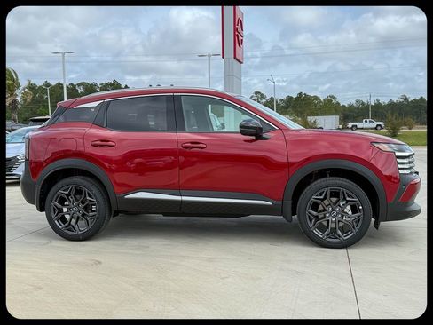 New 2026 Nissan Kicks SR FWD image 17