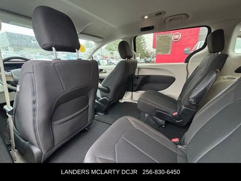 Used 2017 Chrysler Pacifica Touring image 19
