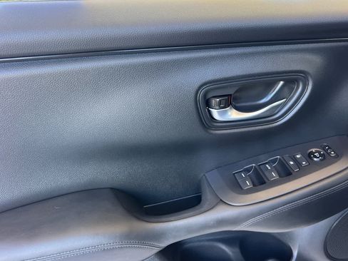 Used 2025 Honda HR-V LX image 12