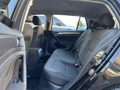 Used 2018 Volkswagen e-Golf SE w/ DC Fast Charging Package image 5