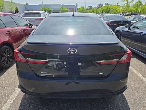 Used 2025 Toyota Camry SE image 4