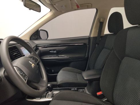 Used 2020 Mitsubishi Outlander ES FWD image 17