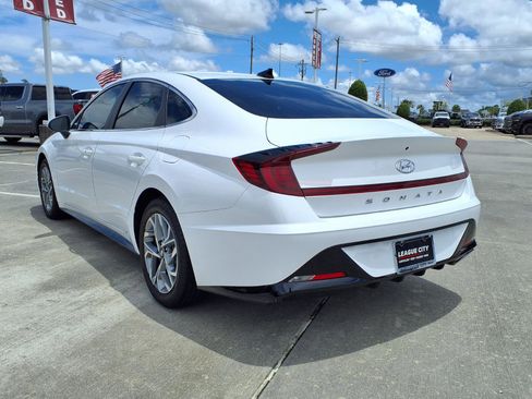 Used 2023 Hyundai Sonata SEL FWD image 2