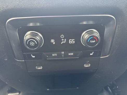 Used 2023 Chevrolet Suburban Premier RWD image 13