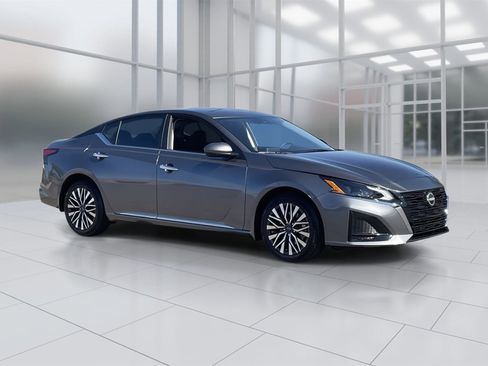 New 2025 Nissan Altima 2.5 SV image 7