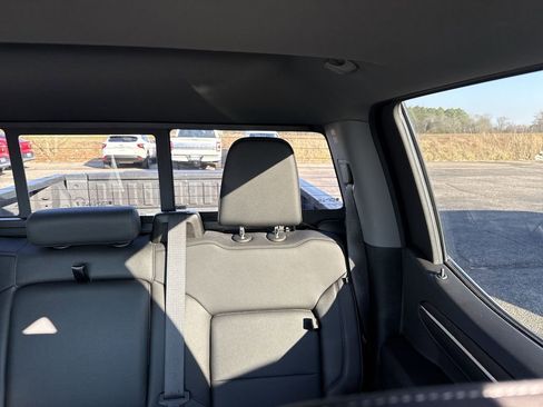 Used 2024 GMC Sierra 1500 SLT w/ SLT Convenience Package image 12